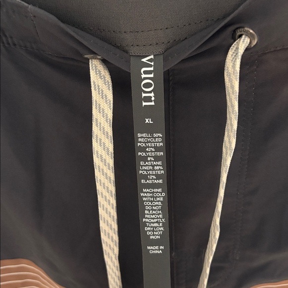 Vuori Men’s Black and Tan Trail Shorts - Picture 3 of 3